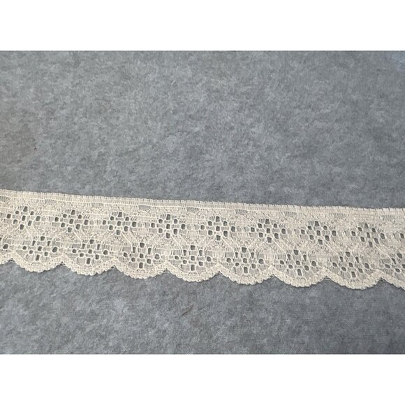 Vintage Cream Lace Trim 1.75" Wide Scalloped Edge 5 Yards Delicate Embroidered D - Picture 1 of 4
